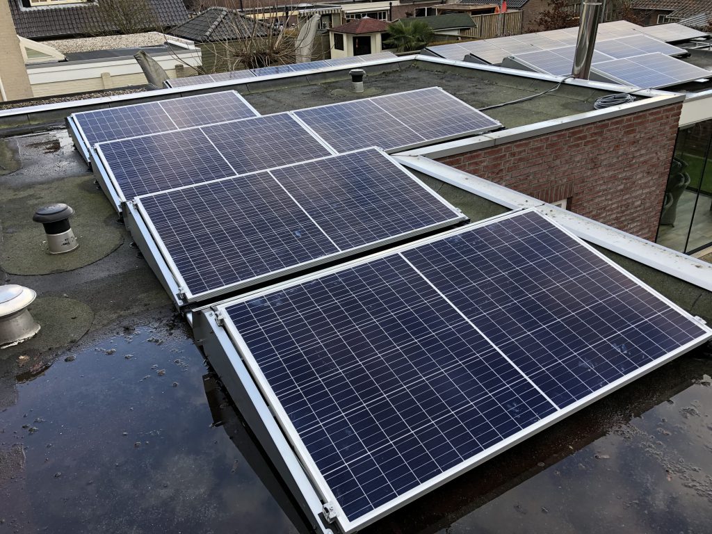 zonnepanelen op plat dak